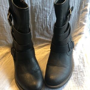 Ladies mid calf boots